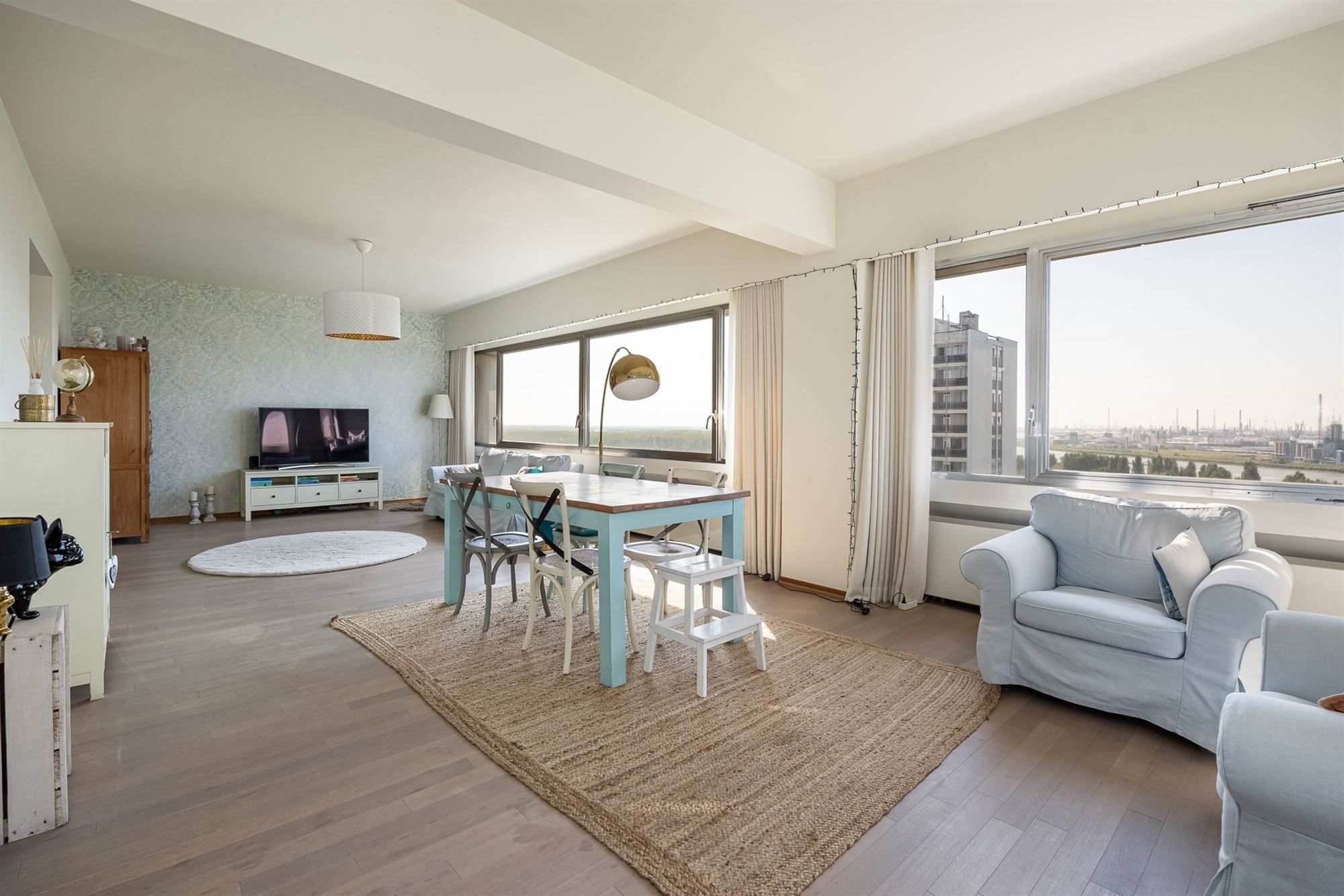 Appartement in 'de Riverside Tower' met prachtig uitzicht foto {{pictureIndex}}