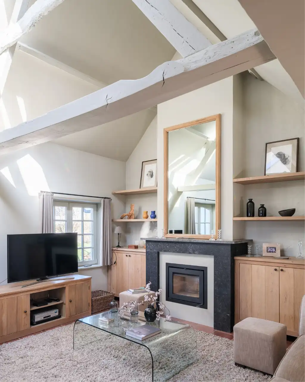 Karaktervolle hoeve met 5 slaapkamers en 4 badkamers, discreet gelegen op de tweede bouwlijn in een groene omgeving. foto 14