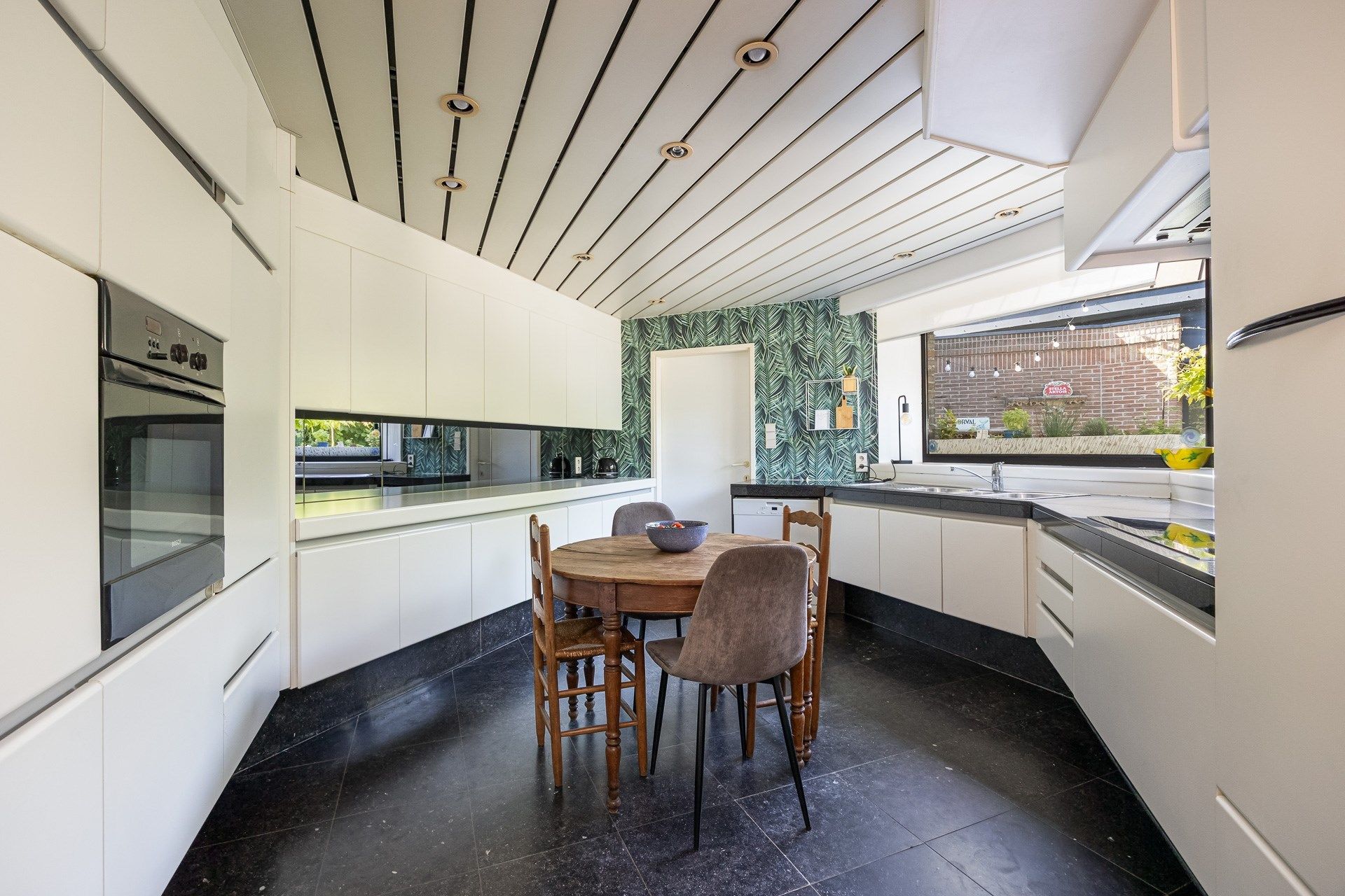 Unieke architectenwoning met tuin en polyvalente ruimte foto 7