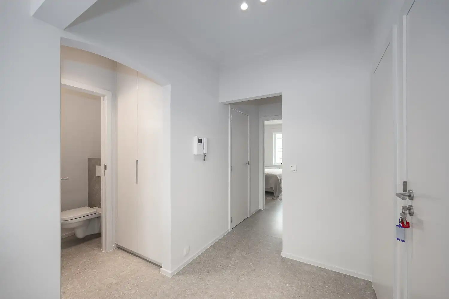 Gerenoveerd drie slaapkamer appartement met open zicht! foto 9