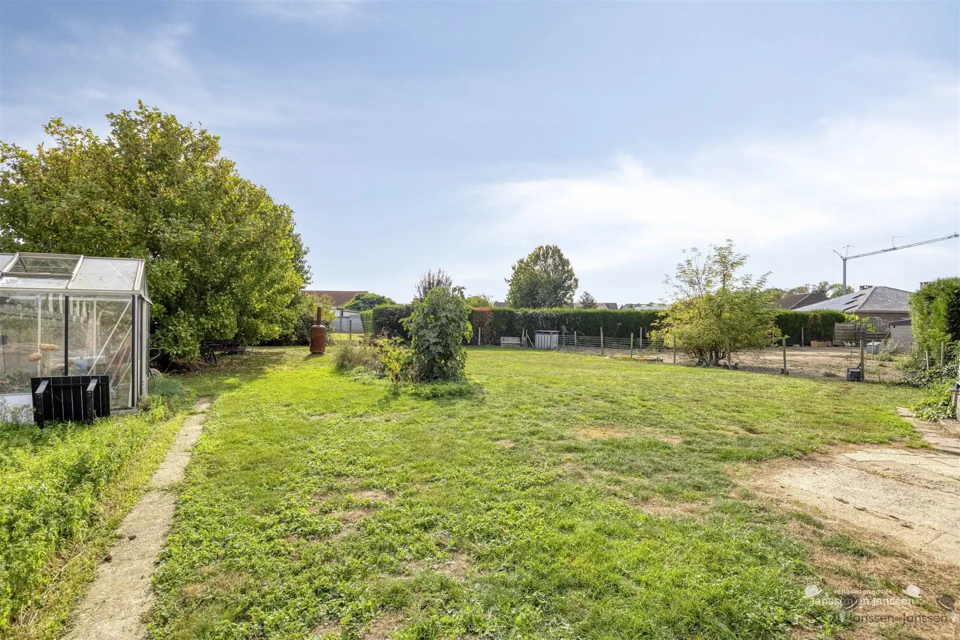 Rustig gelegen bungalow met grote tuin foto 18