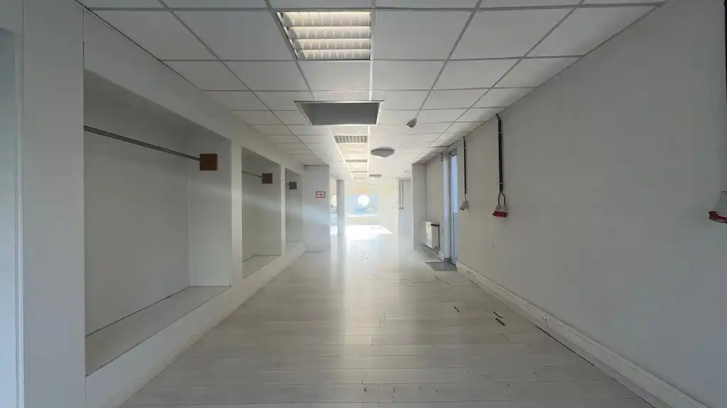 Commercieel gelegen handelspand te koop in Deinze (Astene) foto 13