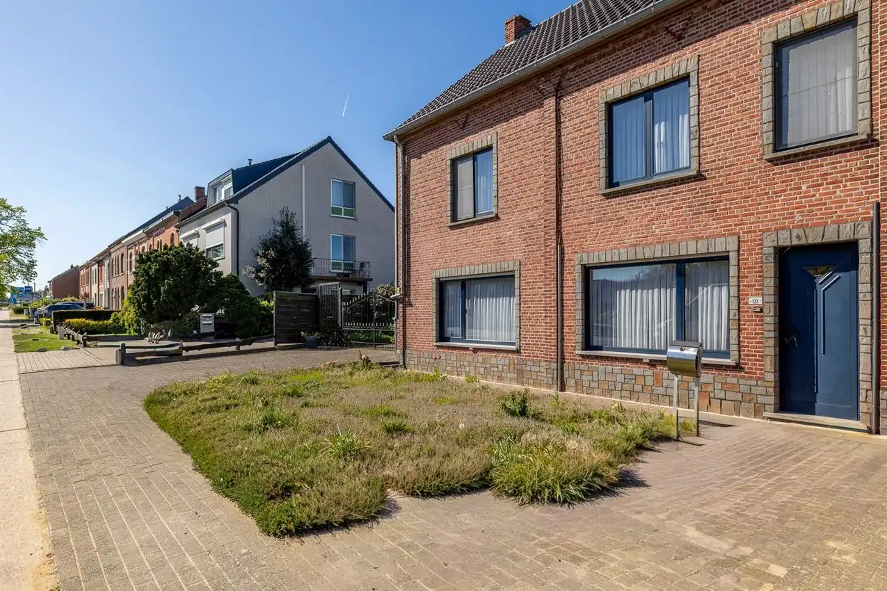 Ruime woning met mooi tuindeel op wandelafstand van centrum foto 2