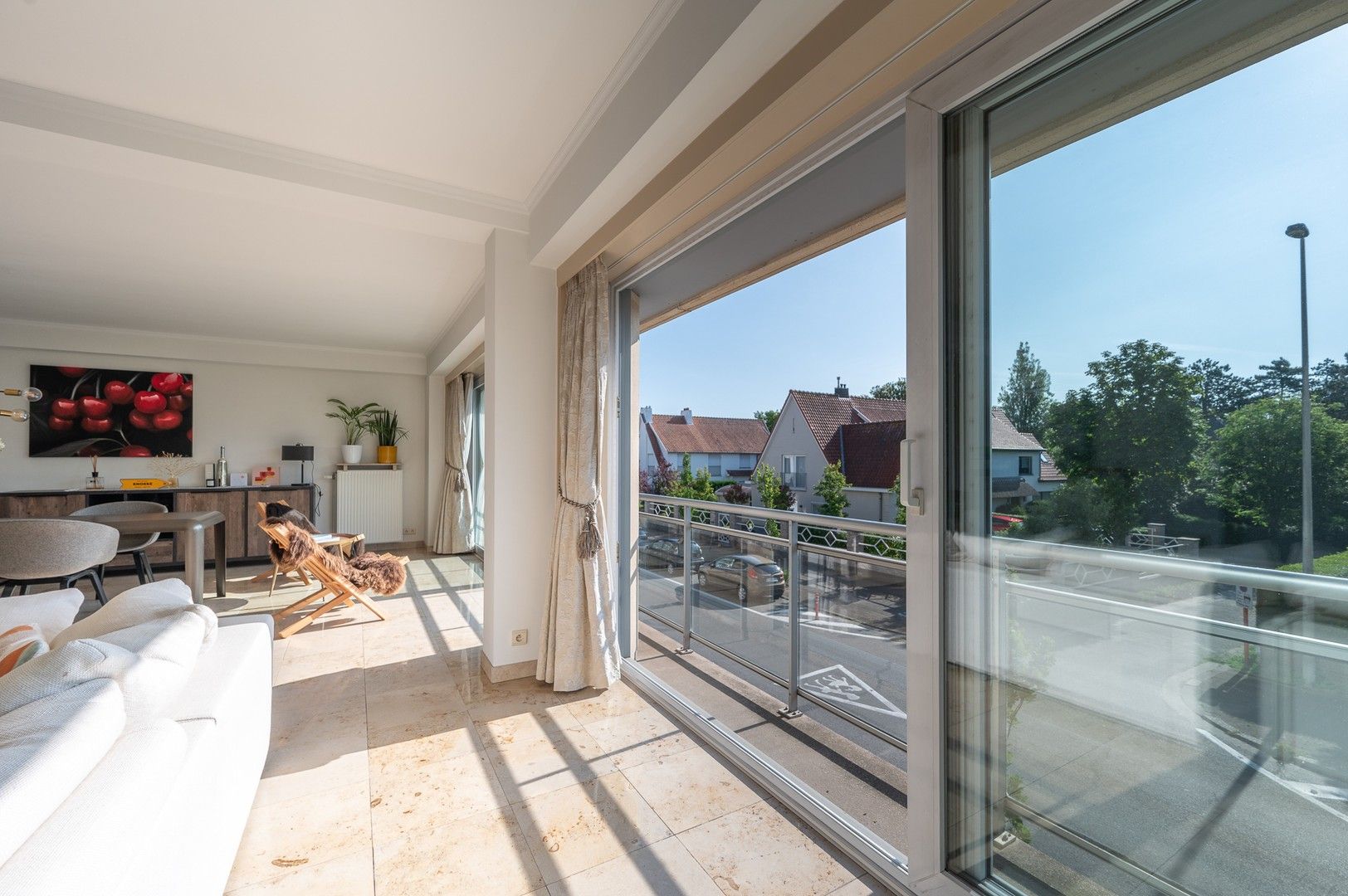 Ruim appartement met 3 slaapkamers op een centrale ligging genietend van magnifieke open zichten op Knokke. foto 10