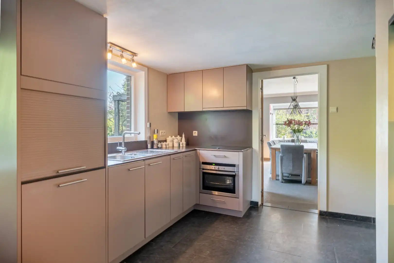Centraal gelegen woning, 4 slpk, 180 m² bewoonbare oppervlakte, 9a 99ca foto 8