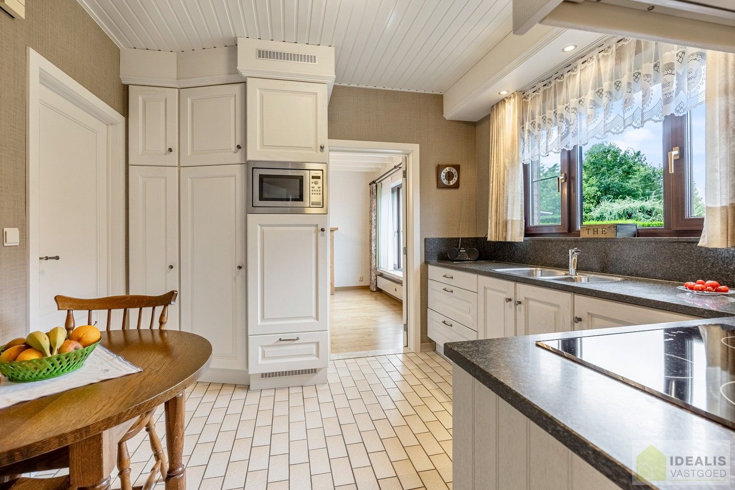 IDEALIS VASTGOED - INSTAPKLARE GEZINSWONING OP EEN RUSTIG PERCEEL VAN 12A 46CA MET 3 KNAPPE SLAAPKAMERS foto 11