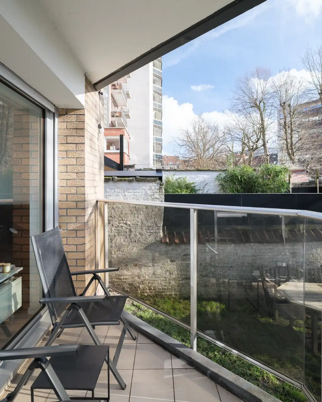 Instapklaar 2 slaapkamer appartement met terras en zonnige tuin foto 7