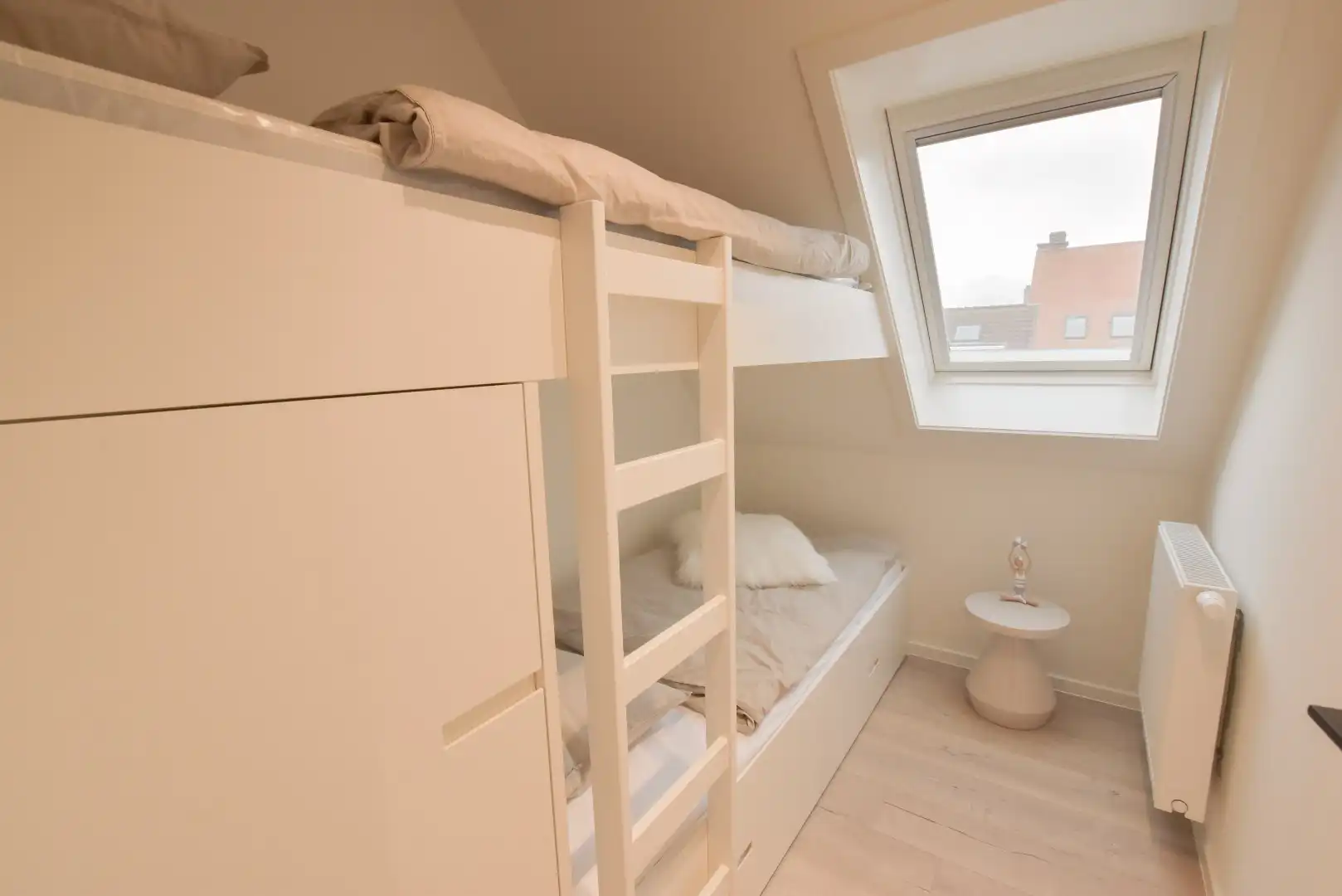 Prachtig gerenoveerd duplex appartement met 3 slaapkamers gelegen vlakbij het strand en het bruisende centrum foto 15