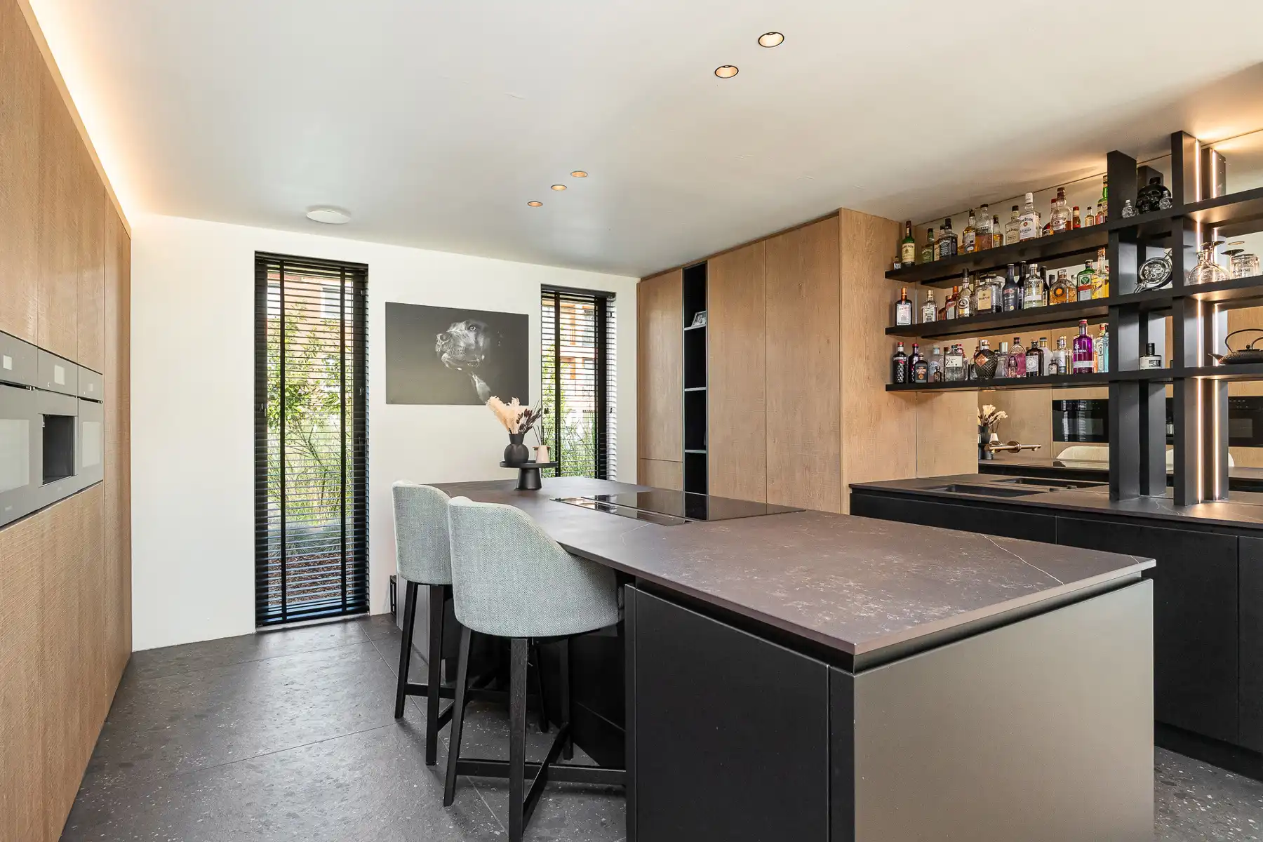 Villa met ruim magazijn in Aartselaar foto 7