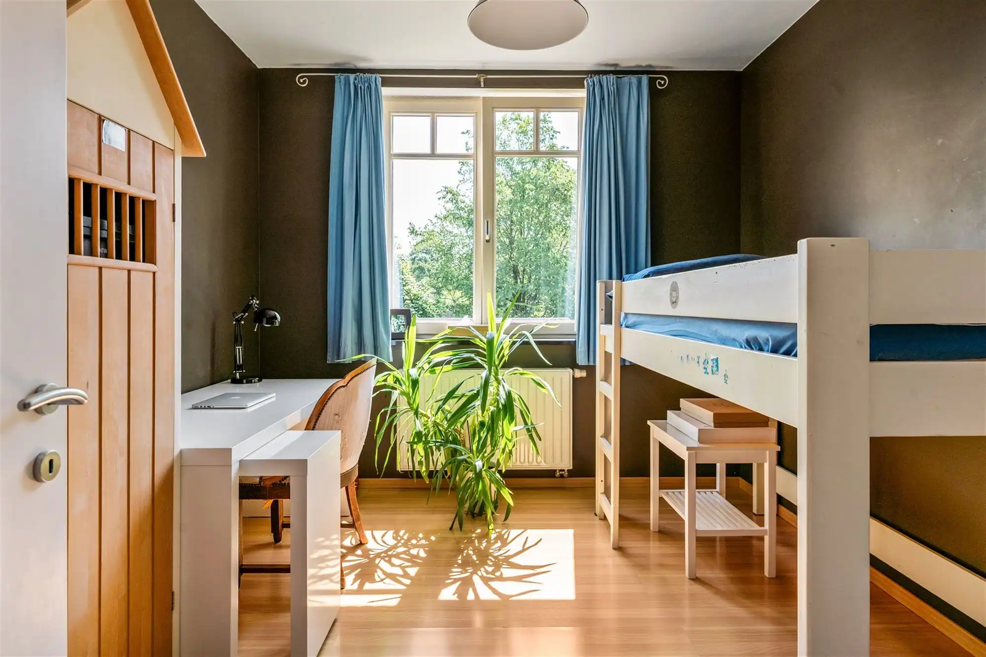 Elegante herenwoning met 4 slaapkamers, ruime zolder en zonnige tuin in Koningshooikt foto 12