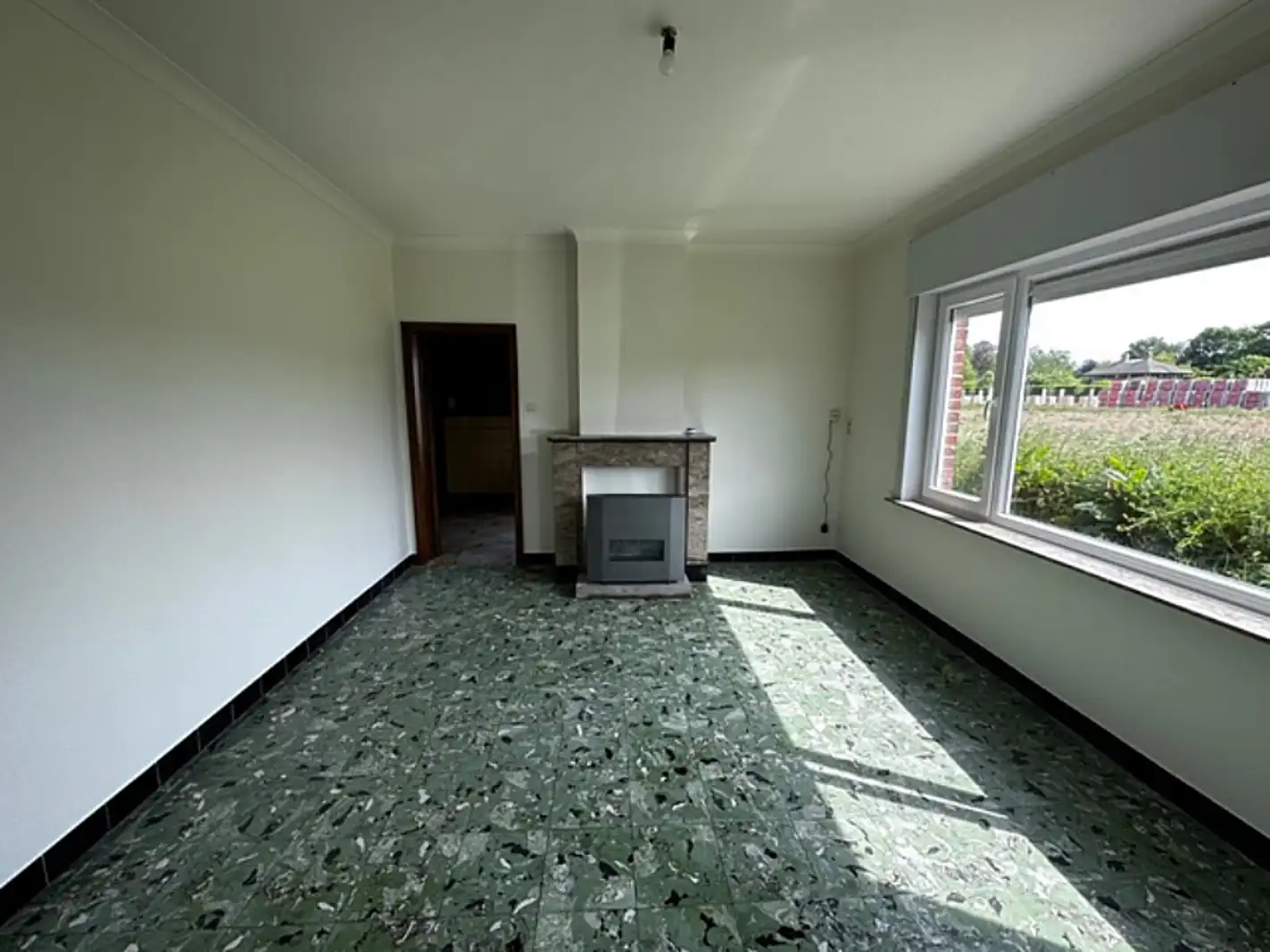Alleenstaande woning met ruime tuin in Izegem (Bosmolens) te huur! foto 3