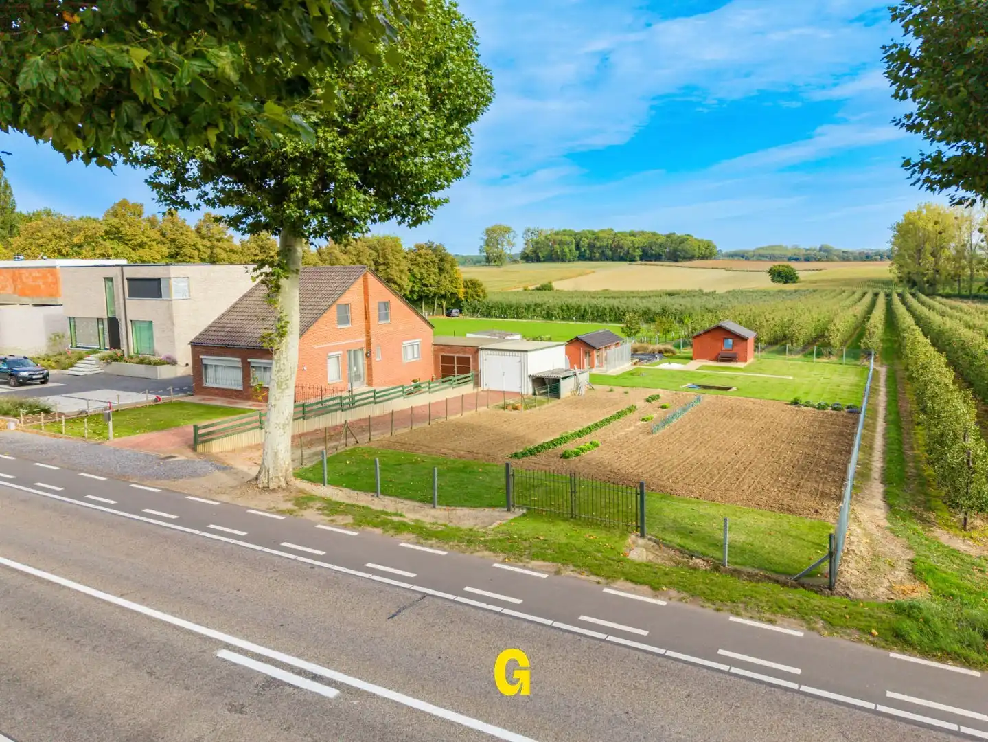Te renoveren halfopen woning met tuin en ruime weide op 38a62ca, met prachtig verzicht op de achterliggende groene omgeving foto 2
