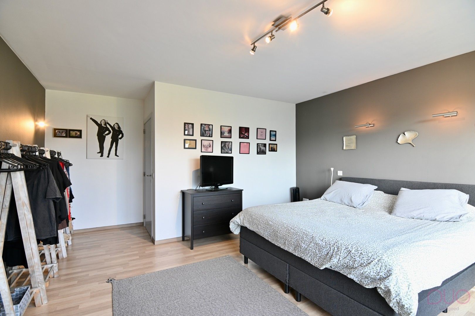 Knappe instapklare villawoning met vijf slaapkamers, verwarmd zwembad op 21a59ca foto 23