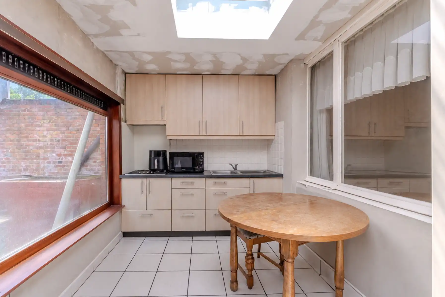 Volledig te renoveren woning met 2 slpks en garage op 540m2 foto 6