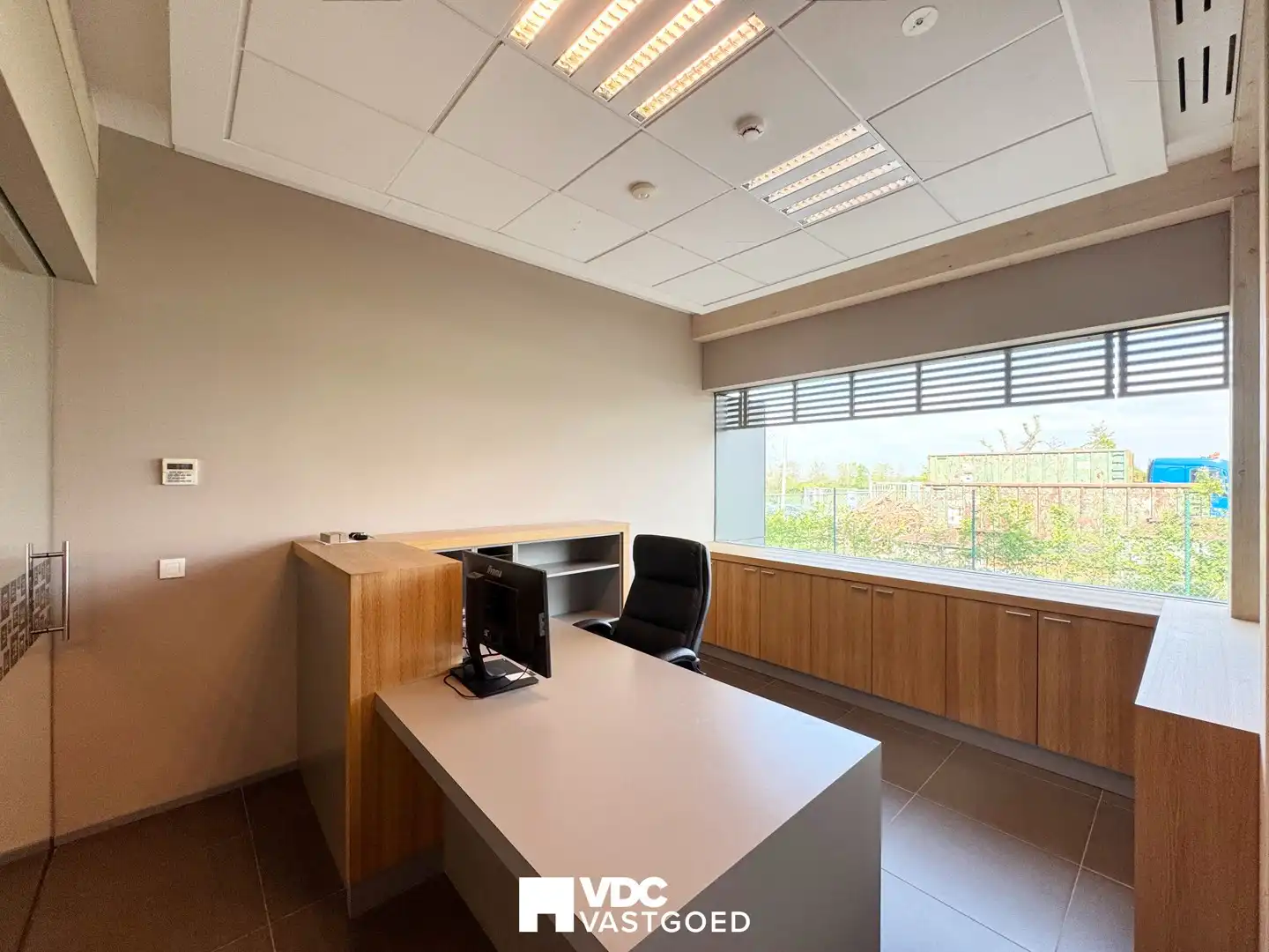 Representatief bedrijfscomplex met kantoren, dubbele industriehal, vergaderfaciliteiten, woongelegenheid en zonnepanelen foto 23