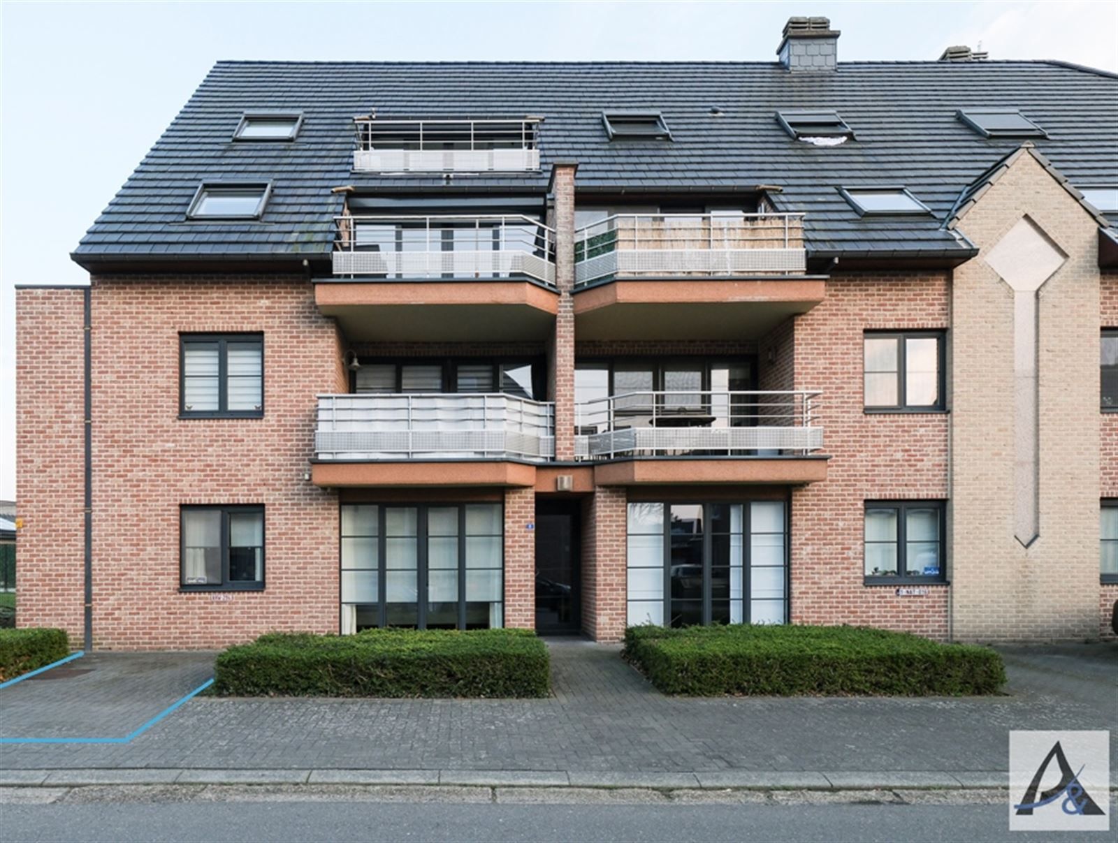 Ruim Gelijkvloers Appartement van 107 m² met twee autostaanplaatsen foto 20