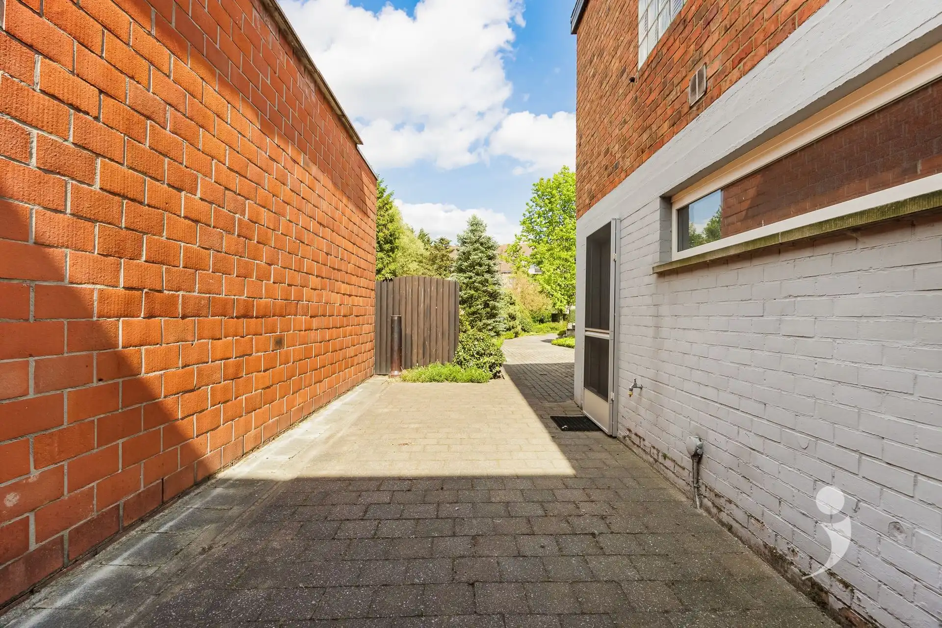Ruime stadswoning met uitzonderlijke tuin van + 13 are foto 8