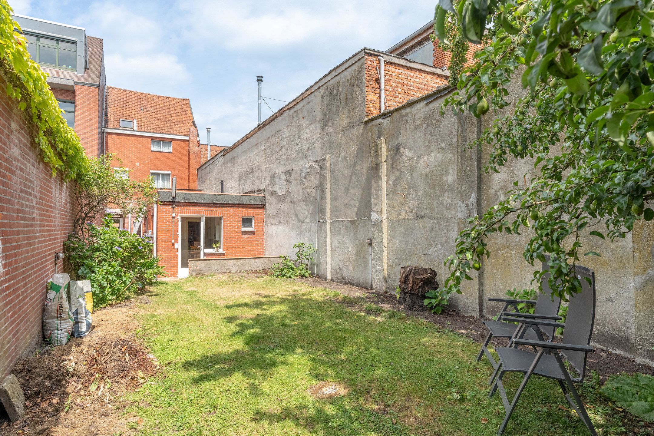 Te renoveren woning met toffe tuin en garage in het centrum foto 39