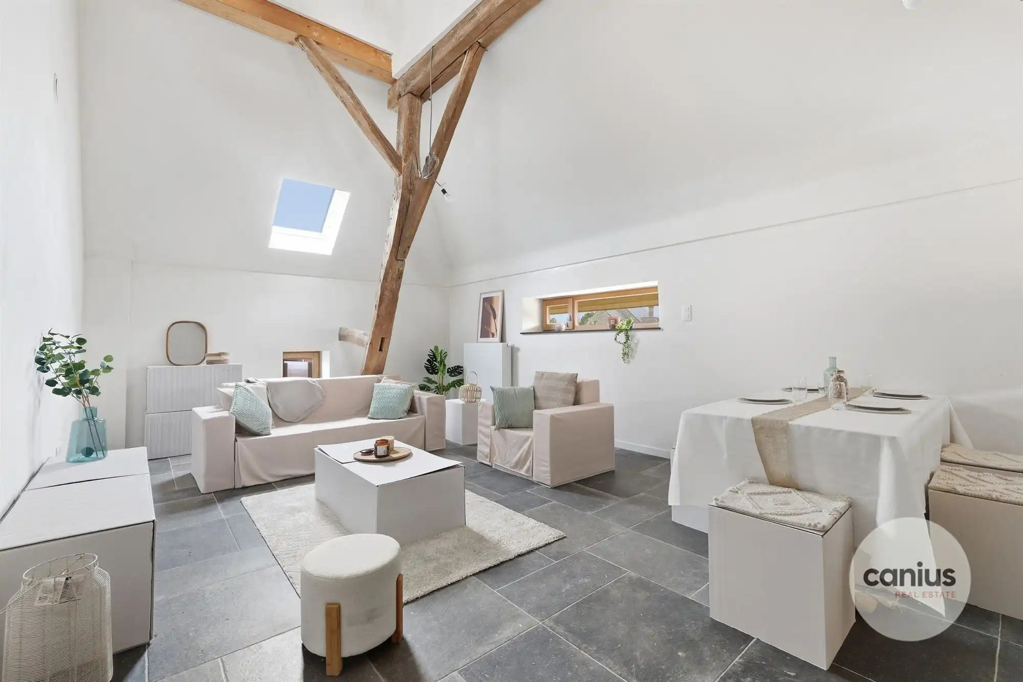 UNIEK APPARTEMENT MET 2 SLPKS EN TERRAS foto {{pictureIndex}}