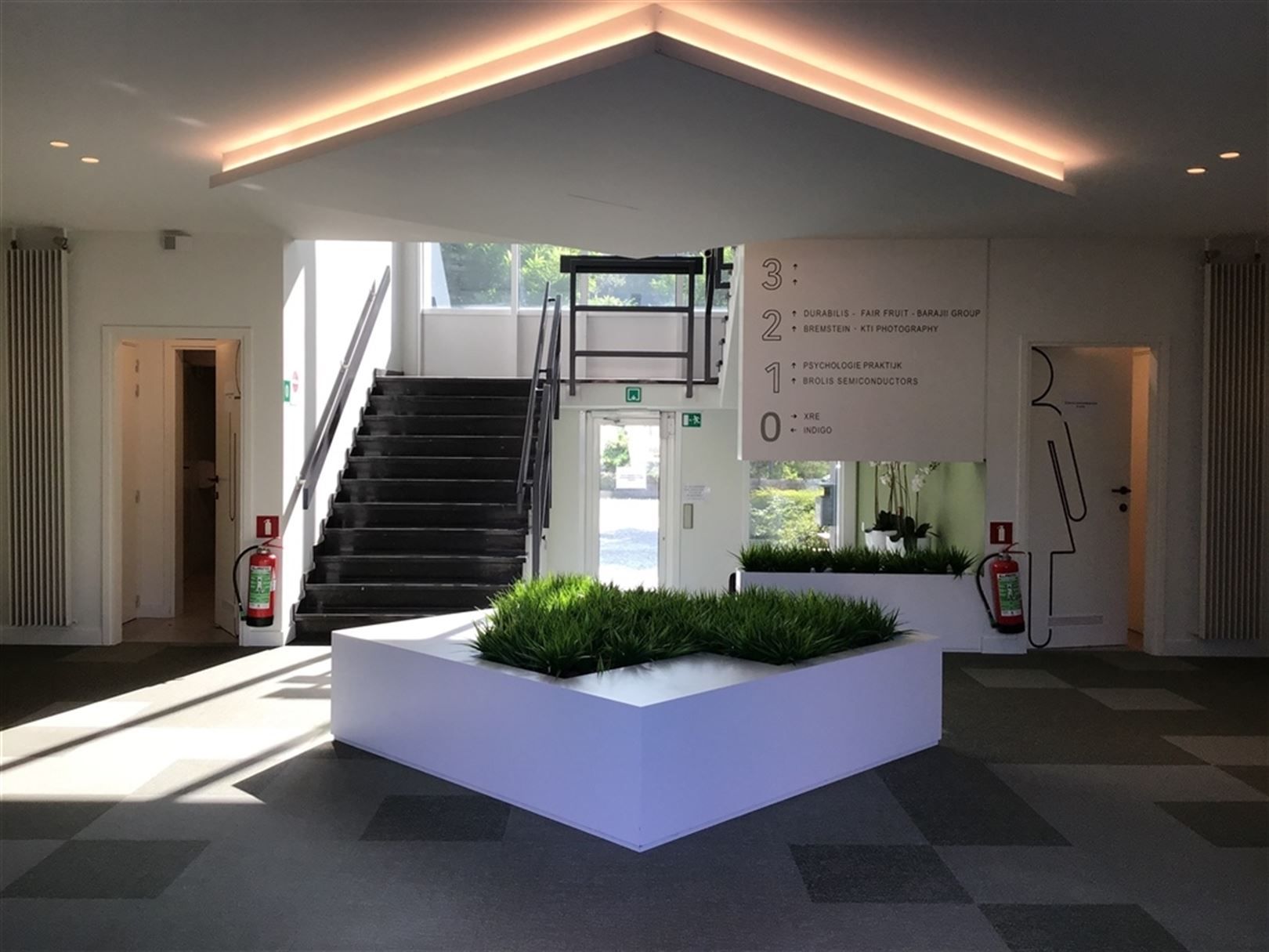 Gelegen aan het klaverblad (E40/E17) foto 2