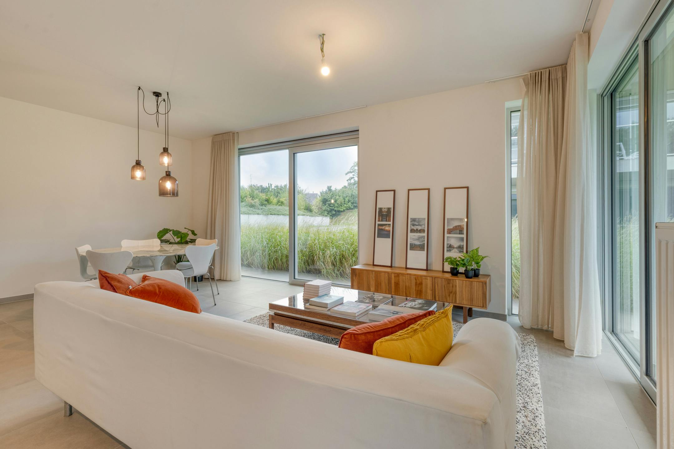 Instapklaar appartement in parktuin nabij hartje Roeselare! foto 5
