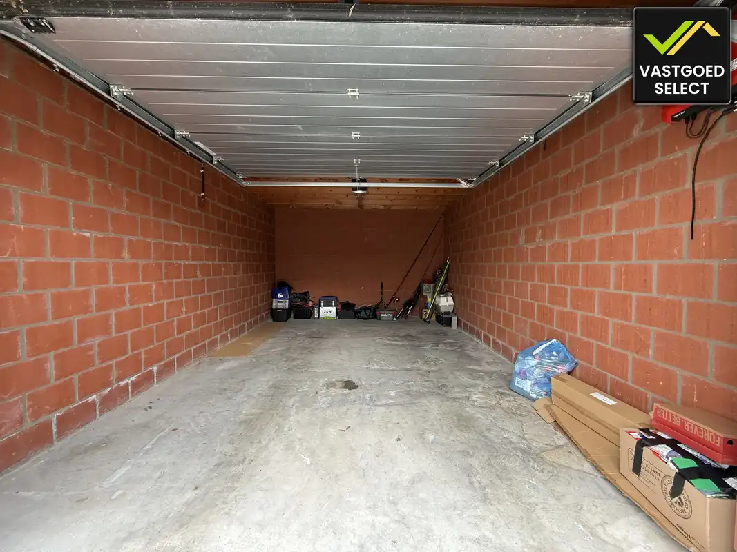 Energiezuinig duplexappartement met 2 slaapkamers, zonnepanelen, ruim terras, garage en parkeerplaats in Adegem foto 3