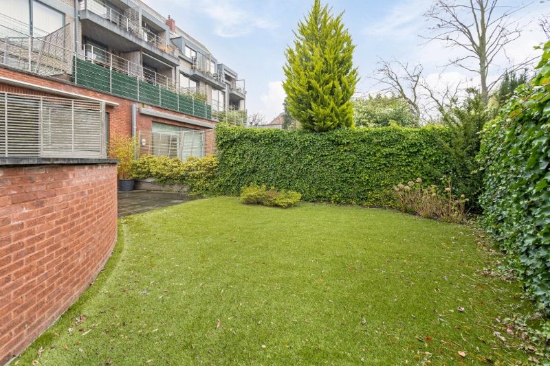 NABIJ AZALEAPARK, INSTAPKLAAR GELIJKVLOERSAPPARTEMENT MET TUIN EN GARAGE foto 1