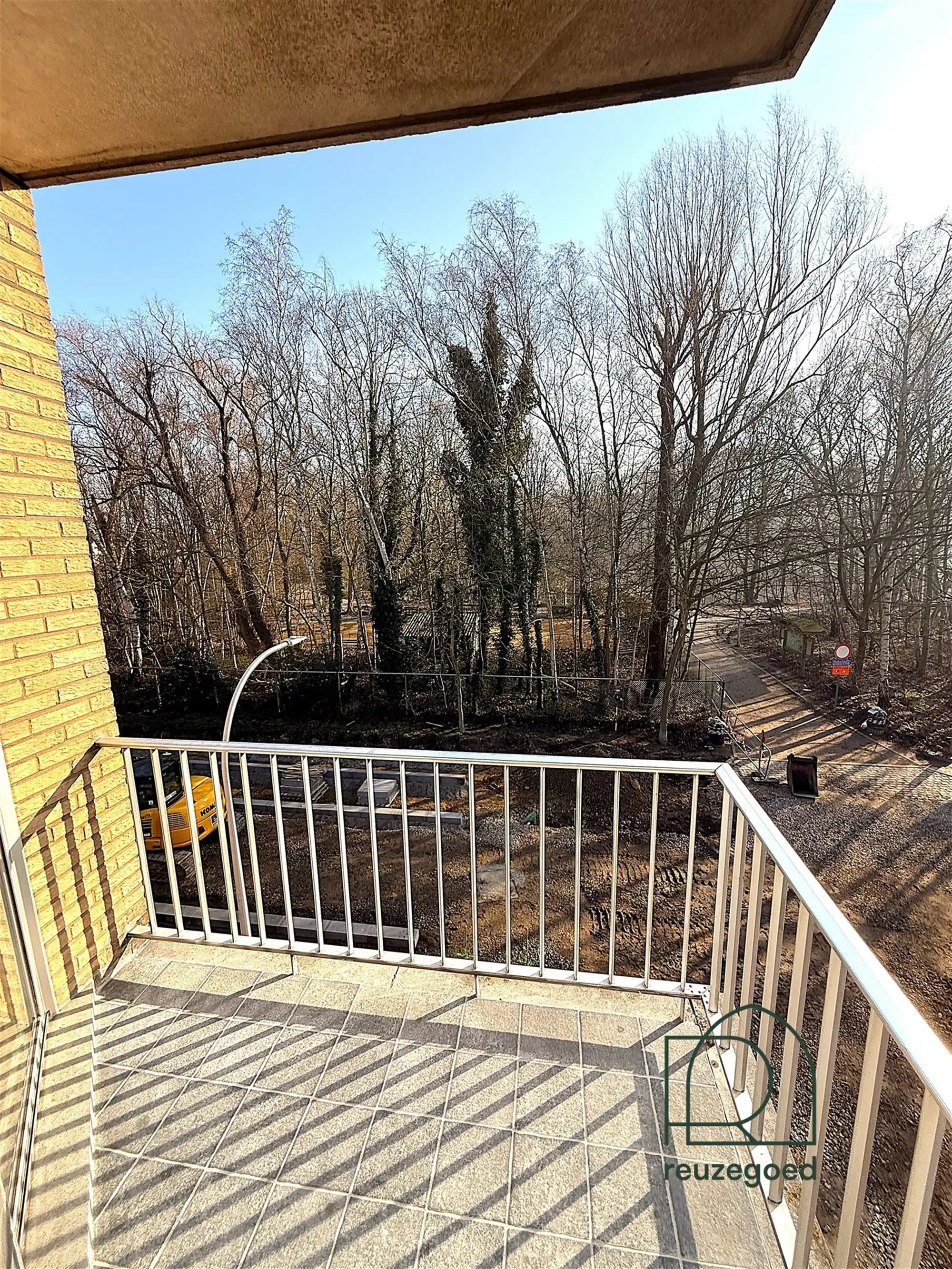 Ruim, gerenoveerd en lichtrijk 2-slaapkamer appartement met garagebox vlakbij Fort 5 in Edegem foto 4