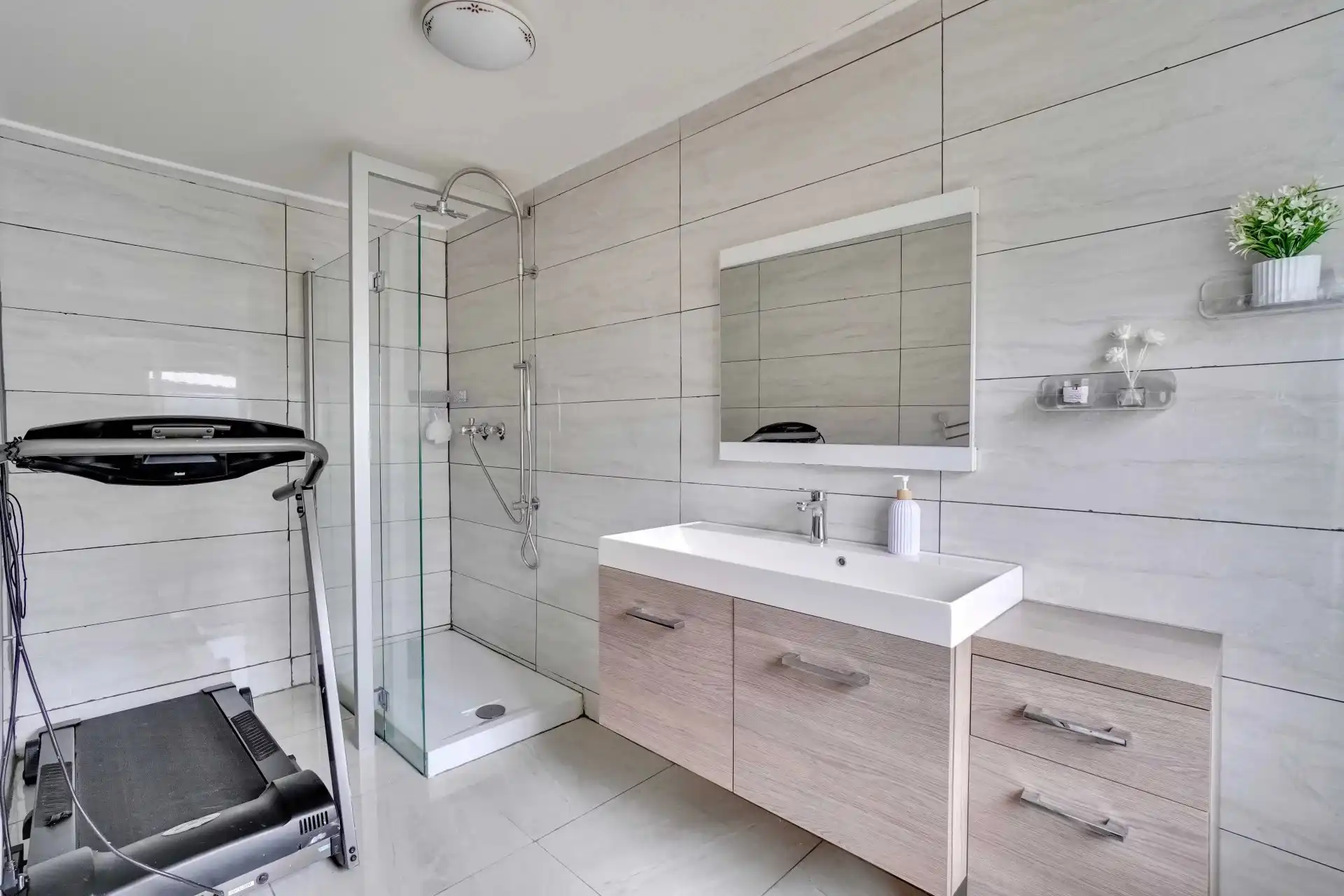 Gerenoveerde gezinswoning met 5 slaapkamers foto 5