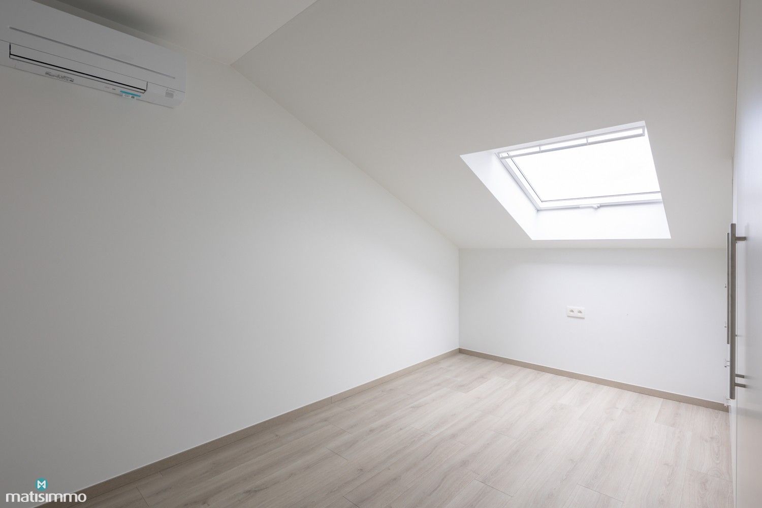 NIEUWBOUWDUPLEXAPPARTEMENT VOORZIEN VAN ALLE COMFORT MET DRIE SLAAPKAMERS TE MOPERTINGEN foto 17