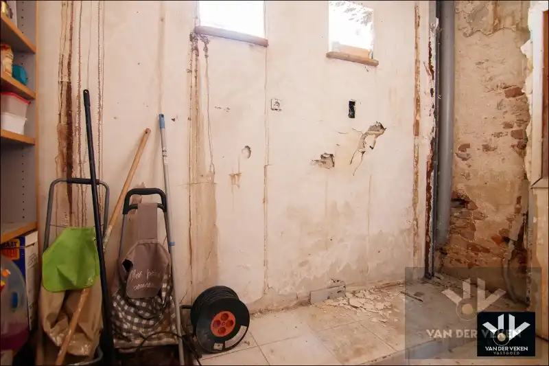 Karaktervolle, te renoveren woning op een perceel van ruim 12 aren. Ideaal gelegen nabij het centrum van Tongeren! foto 9