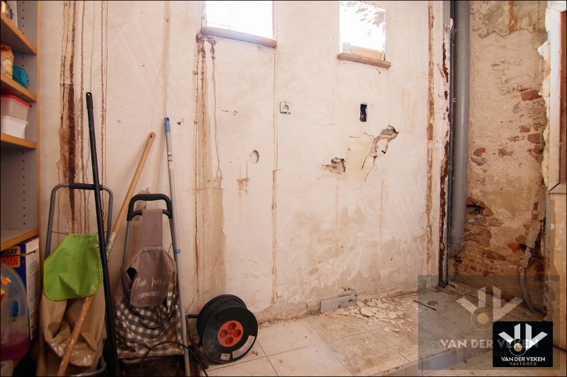 Karaktervolle, te renoveren woning op een perceel van ruim 12 aren. Ideaal gelegen nabij het centrum van Tongeren! foto 9