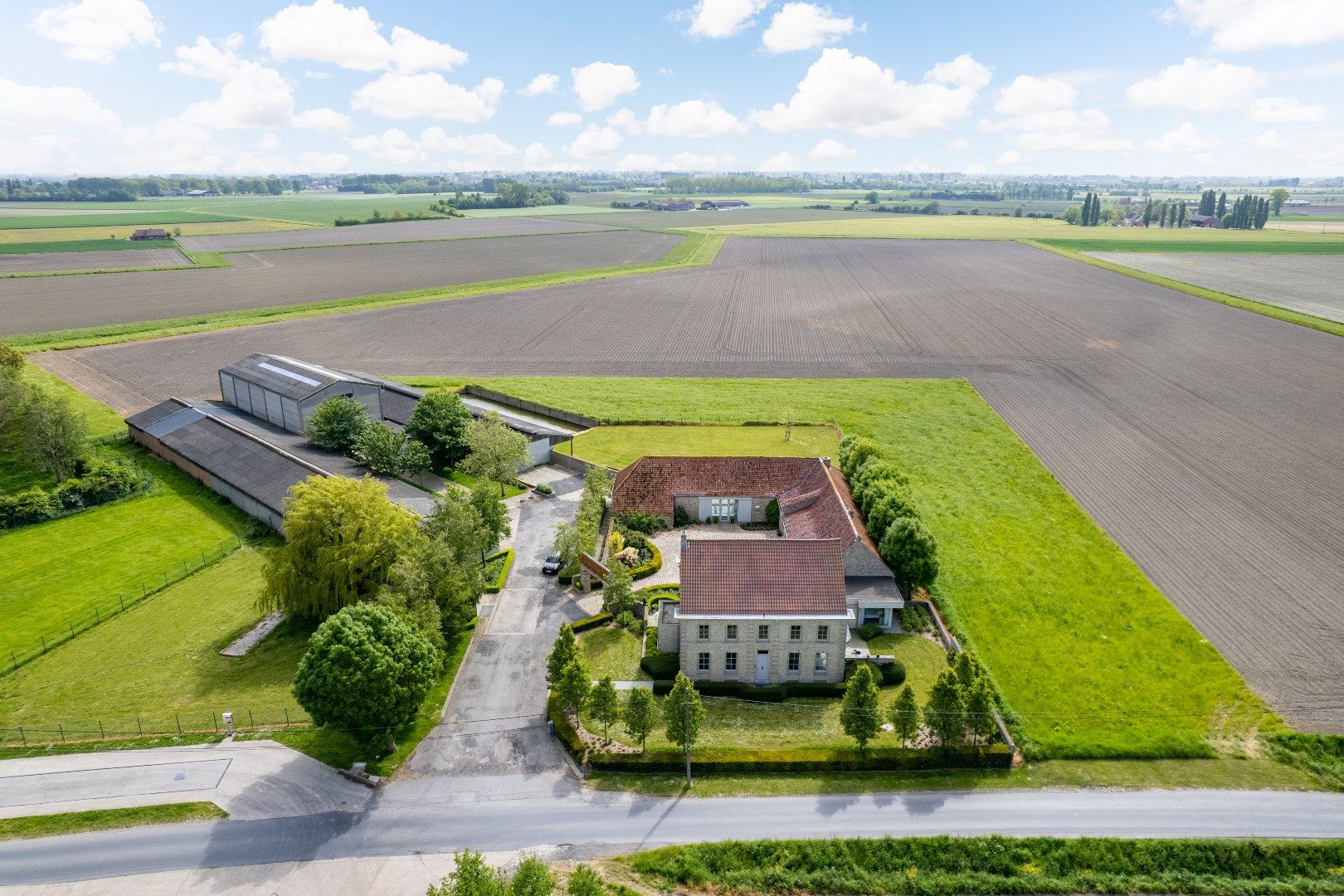 Unieke vierkantshoeve met binnenzwembad foto 23