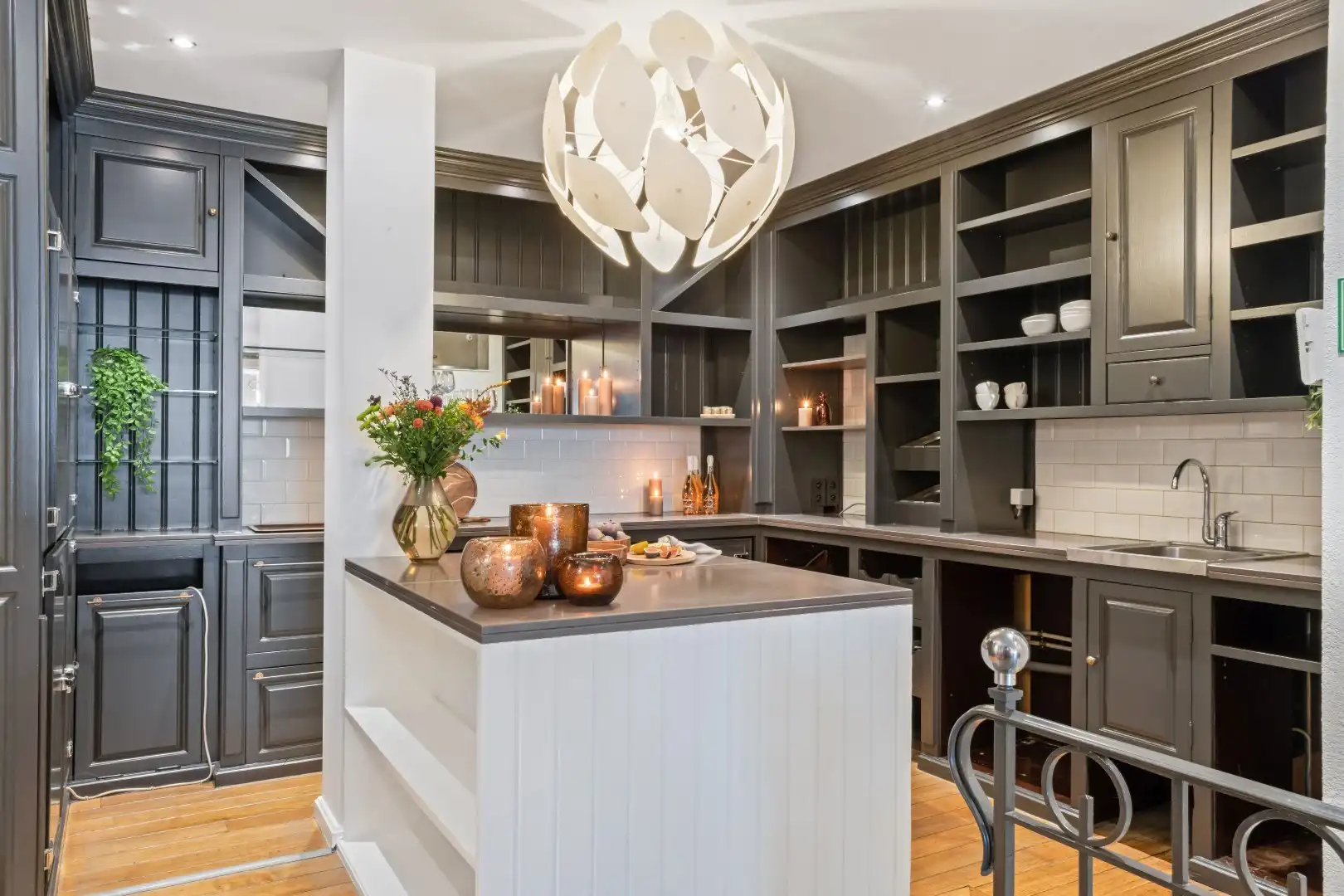 instapklaar (met meubels, keuken, apparatuur etc) restaurant in Knokke Het Zoute (Knokke) De Wielingen 5 te huur foto 9