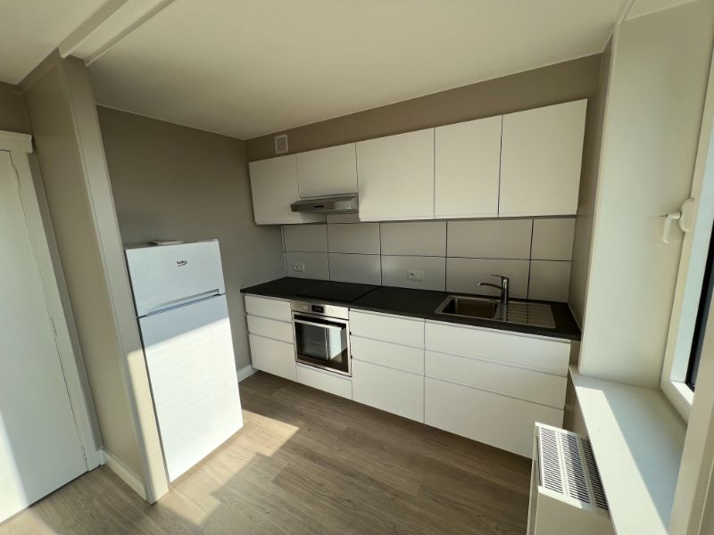 --- NIEUW --- Volledig vernieuwd 1-slaapkamerappartement + autostaanplaats & berging foto 5