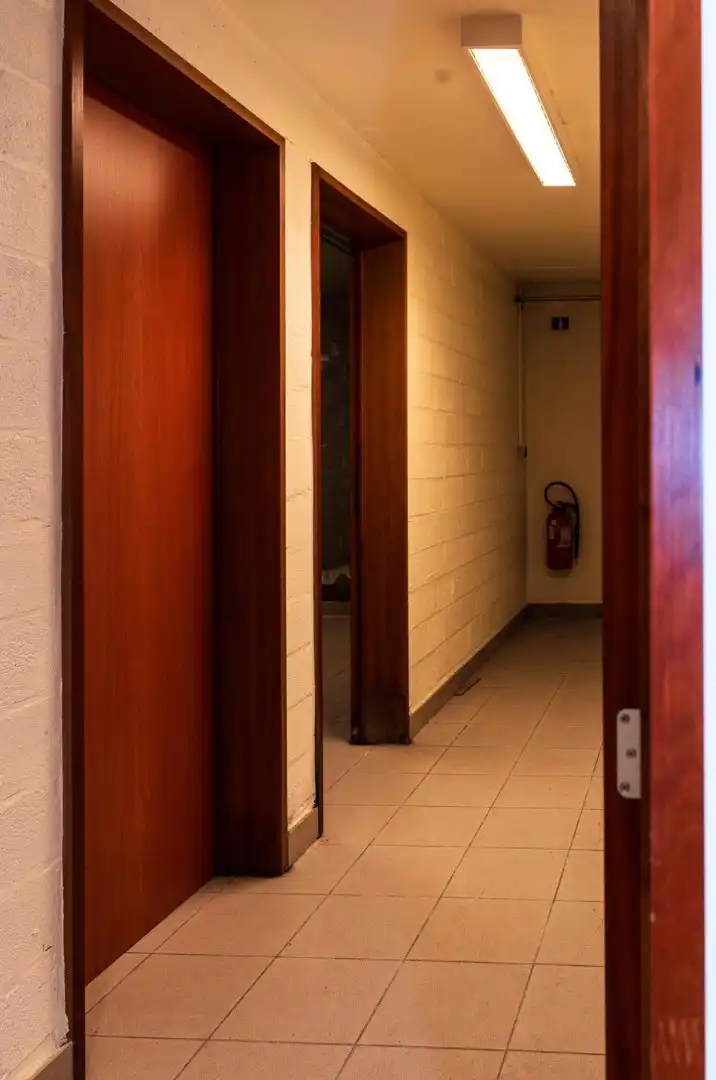 Kantoorruimte:Winkelruimte te huur in Voeren – 184 m² met parkeergelegenheid foto 17