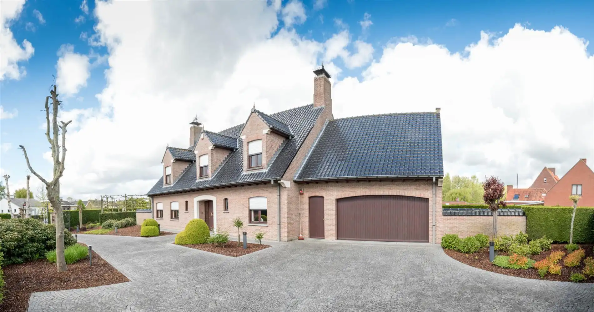 Mooie stijlvilla met kwalitatieve afwerking en zeer verzorgde tuin met oprijlaan. foto 2