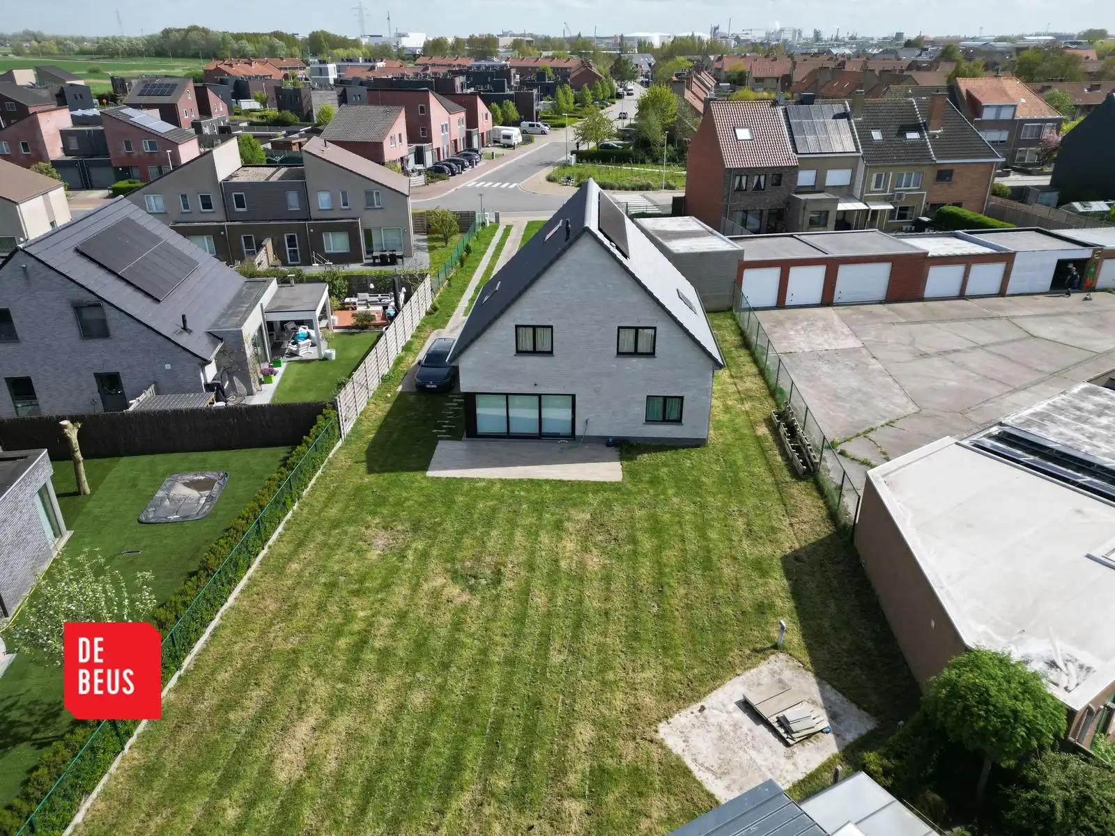 Recente vrijstaande villa op een royaal perceel (1044 m2) foto 2