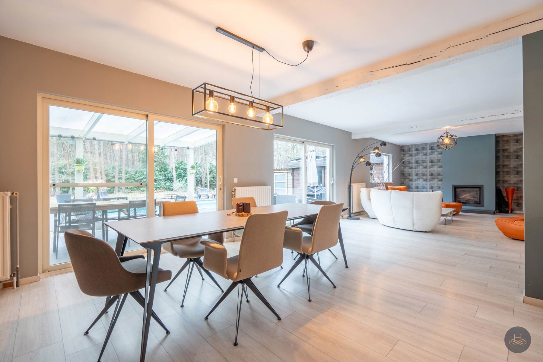 Unieke gerenoveerde villa in het groen met prachtig zwembad foto 17