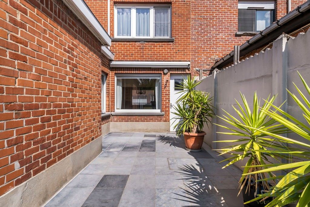 Ruime woning met tuin en uitweg in het hart van Ingelmunster foto 4