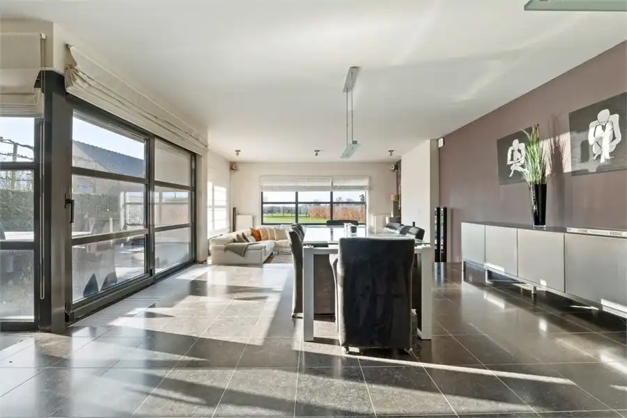 STIJLVOLLE OPEN BEBOUWING MET 3 SLKS OP EEN KNAP PERCEEL foto 10