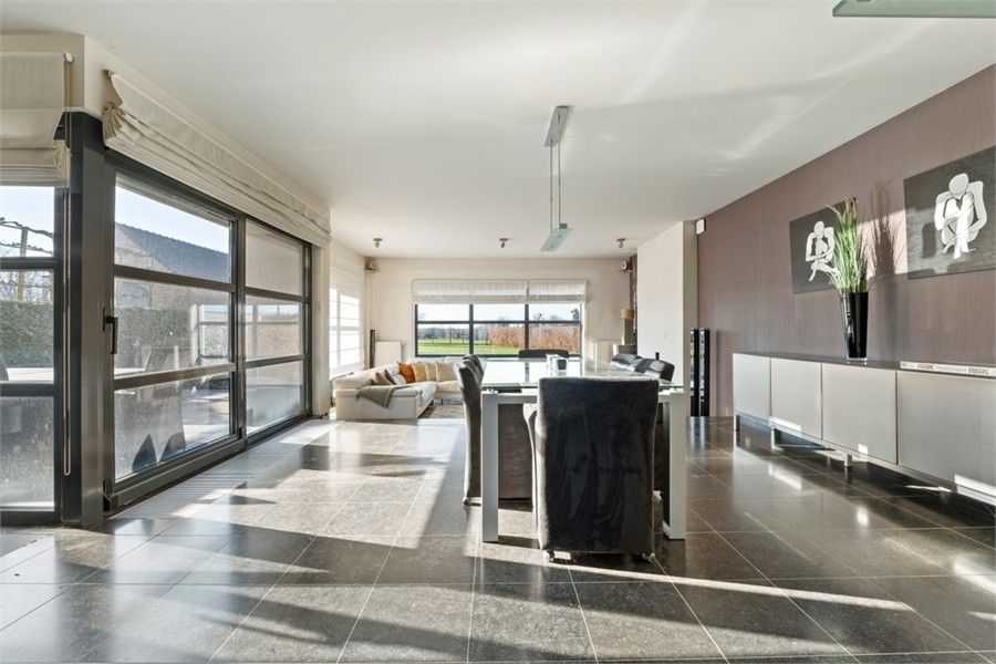 STIJLVOLLE OPEN BEBOUWING MET 3 SLKS OP EEN KNAP PERCEEL foto 10