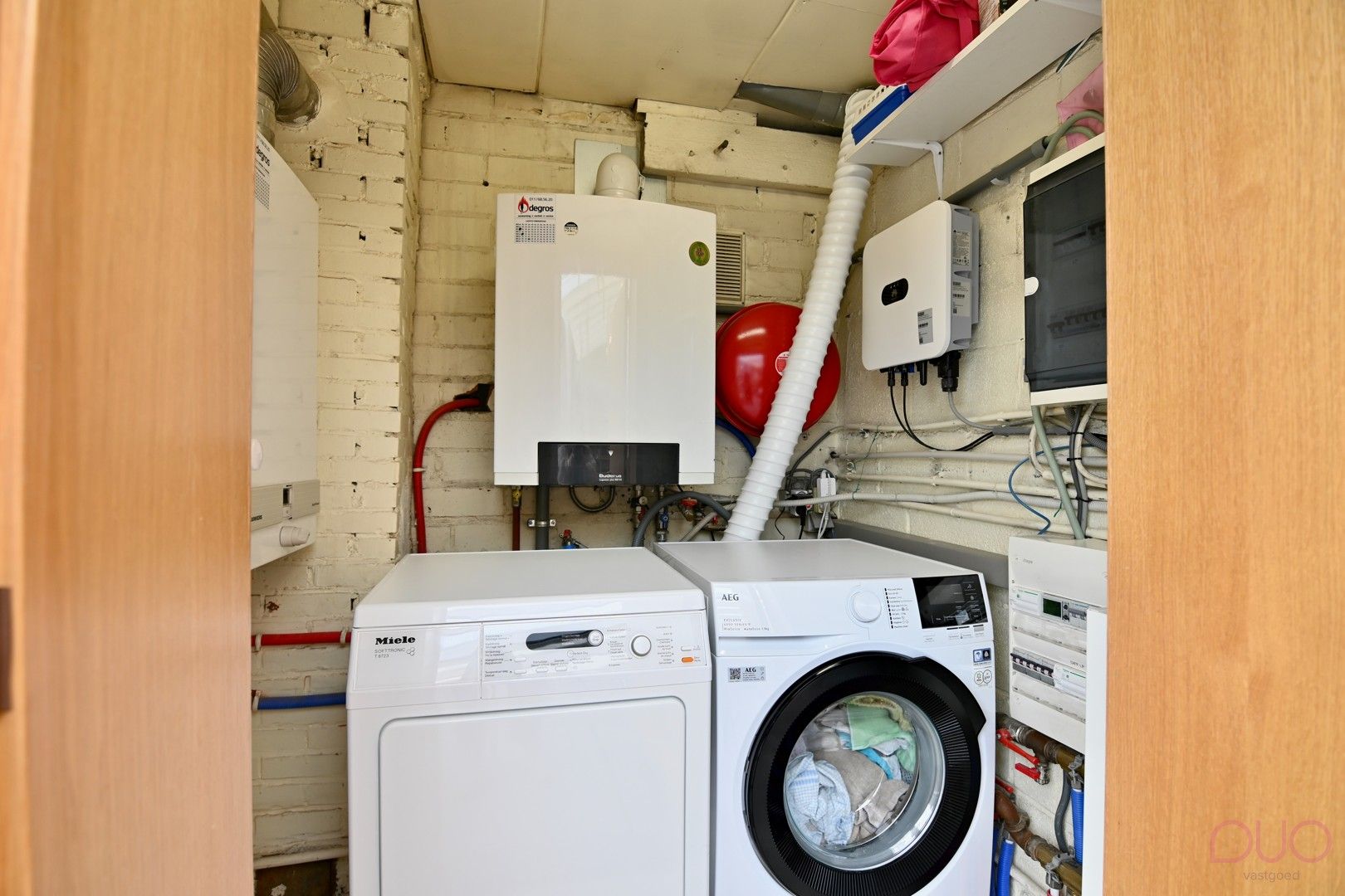 Instapklare halfopen bebouwing met vier slaapkamers, voorzien van alle moderne uitrustingen foto 22