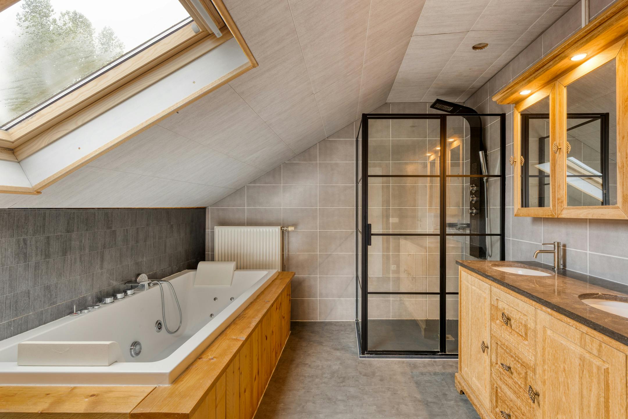 Ruime gezinswoning met tal van opties in Oostwinkel foto 16