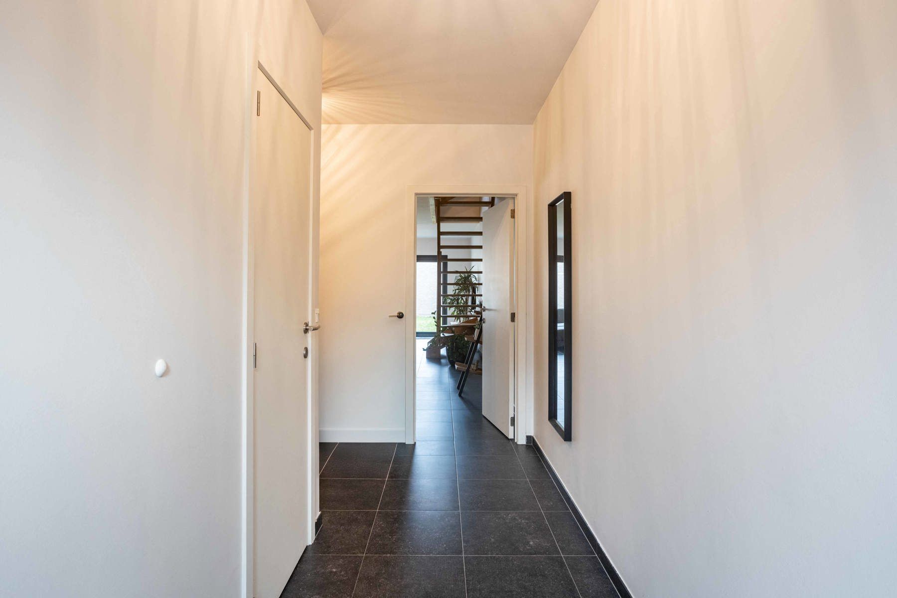 Te koop - moderne energiezuinige woning met 4 slaapkamers foto 2