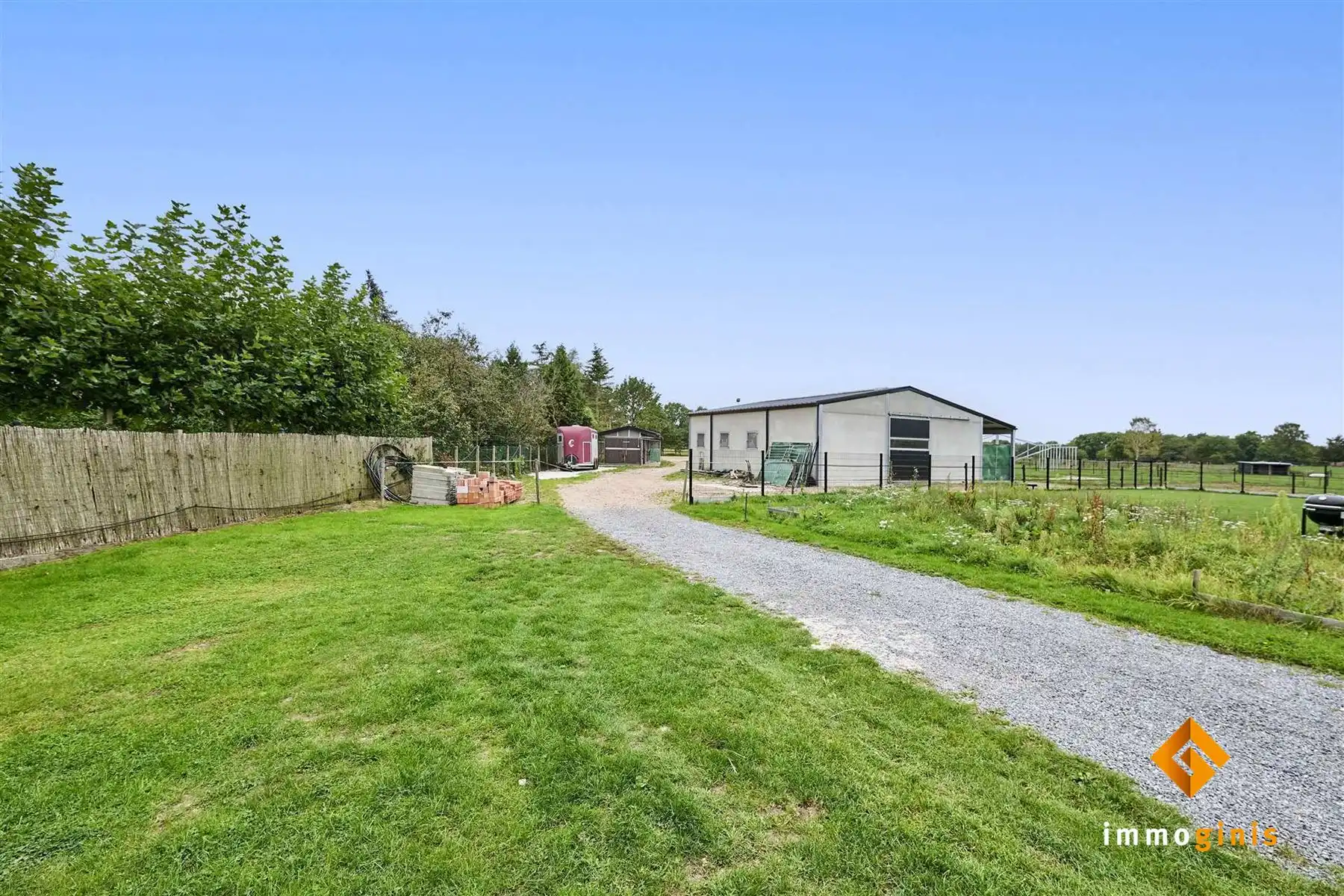 Ruime, gerenoveerde woning met 6 slaapkamers en loods (180m²) op een perceel van 71a44ca. foto 34