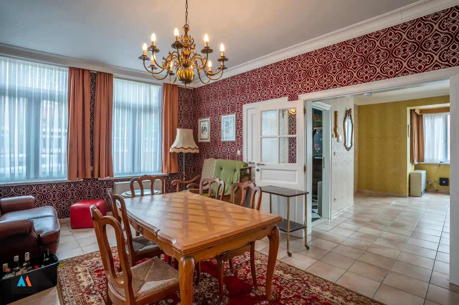 Gezinswoning met ruime loods foto 2