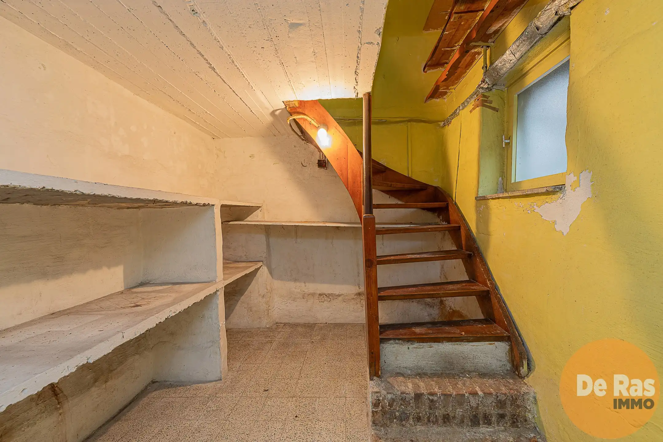 WETTEREN - Solide, te renoveren woning met 4 kamers en tuin foto 19