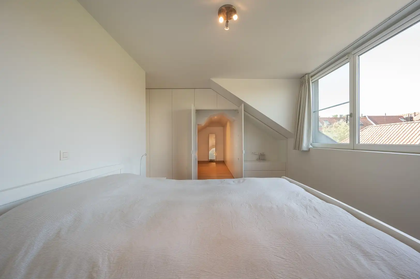 Prachtige, lichtrijke woning vlakbij het pittoreske Oosthoekplein in het Zoute op wandelafstand van de zee en het Zwin. foto 16