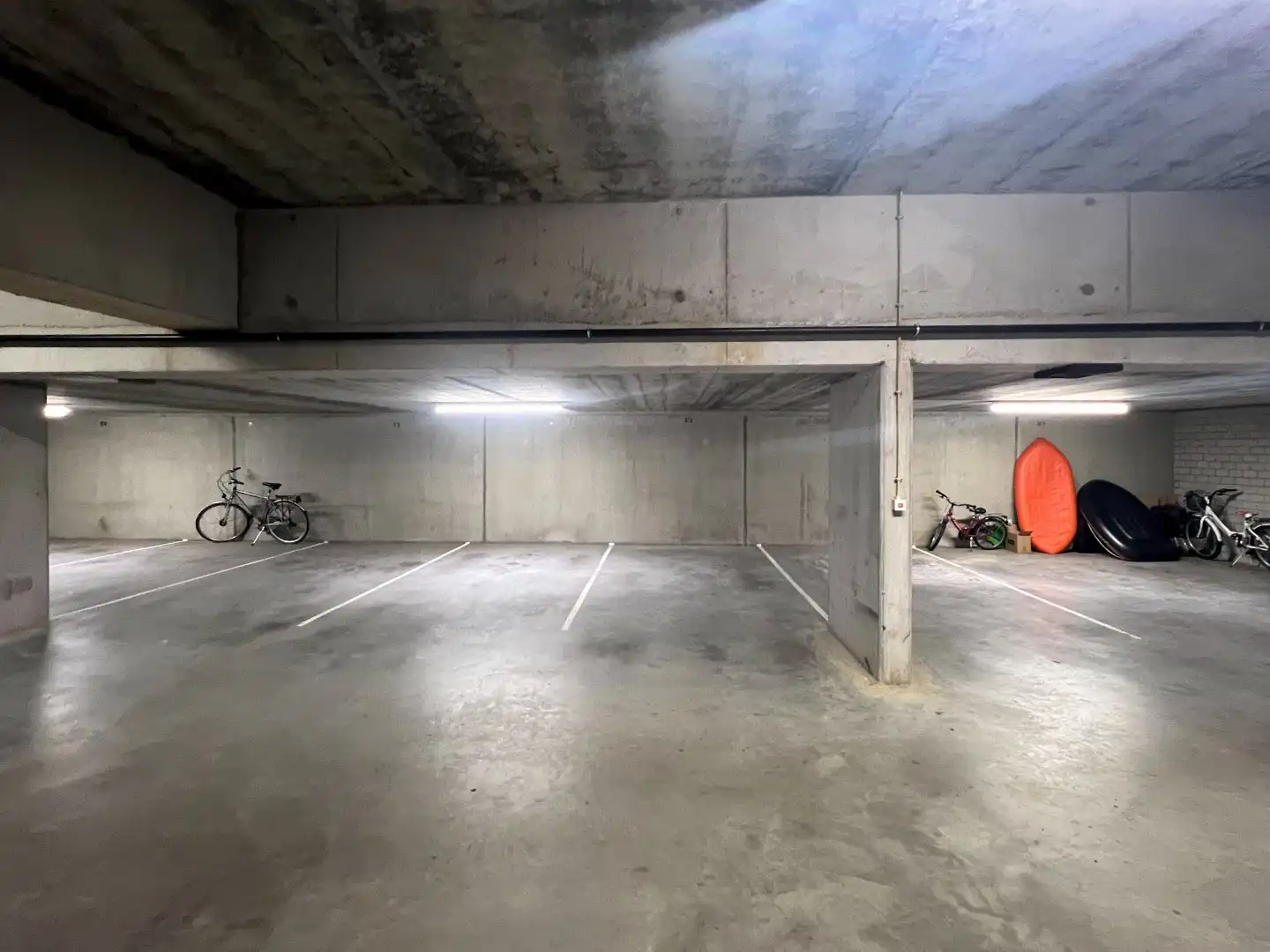 Prachtig gerenoveerd hoekappartement met zuidelijke oriëntatie, te midden van een groene omgeving aan het yzerpark. Parking te koop foto 23